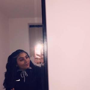 Meet your Posher, Daniela